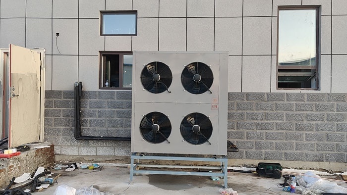 Cele două sesiuni dau tonul dezvoltării ecologice, iar aerul superior al stației de pompă de căldură cu două surse Cele două sesiuni dau tonul dezvoltării ecologice, iar aerul superior al stației de pompă de căldură cu două surse